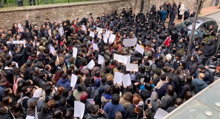 PERSPEKTİF: 19 Mart’ın Birinci Yıl Dönümünde İsyanı Kuşanan Gençliği Selamlıyoruz!